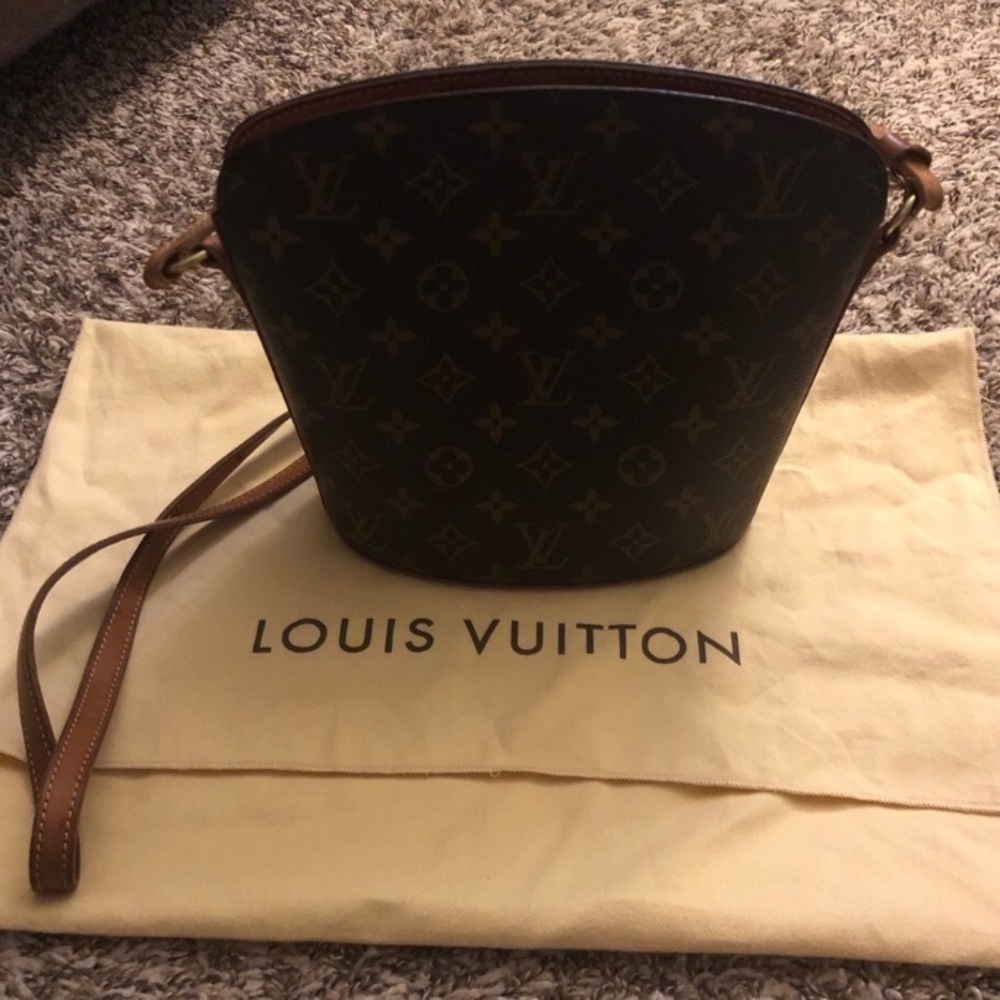 100% Auth. Louis Vuitton
